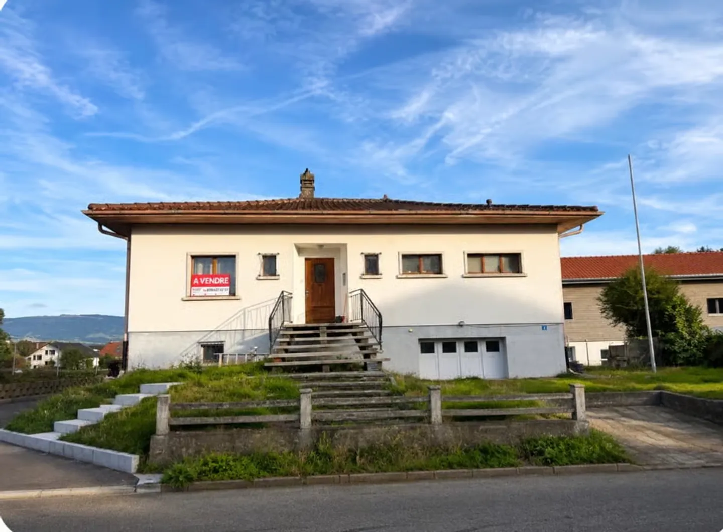 EINZELHAUS IN CHÉNENS - EXPANSIONSPOTENZIAL - Foto 1 von 3