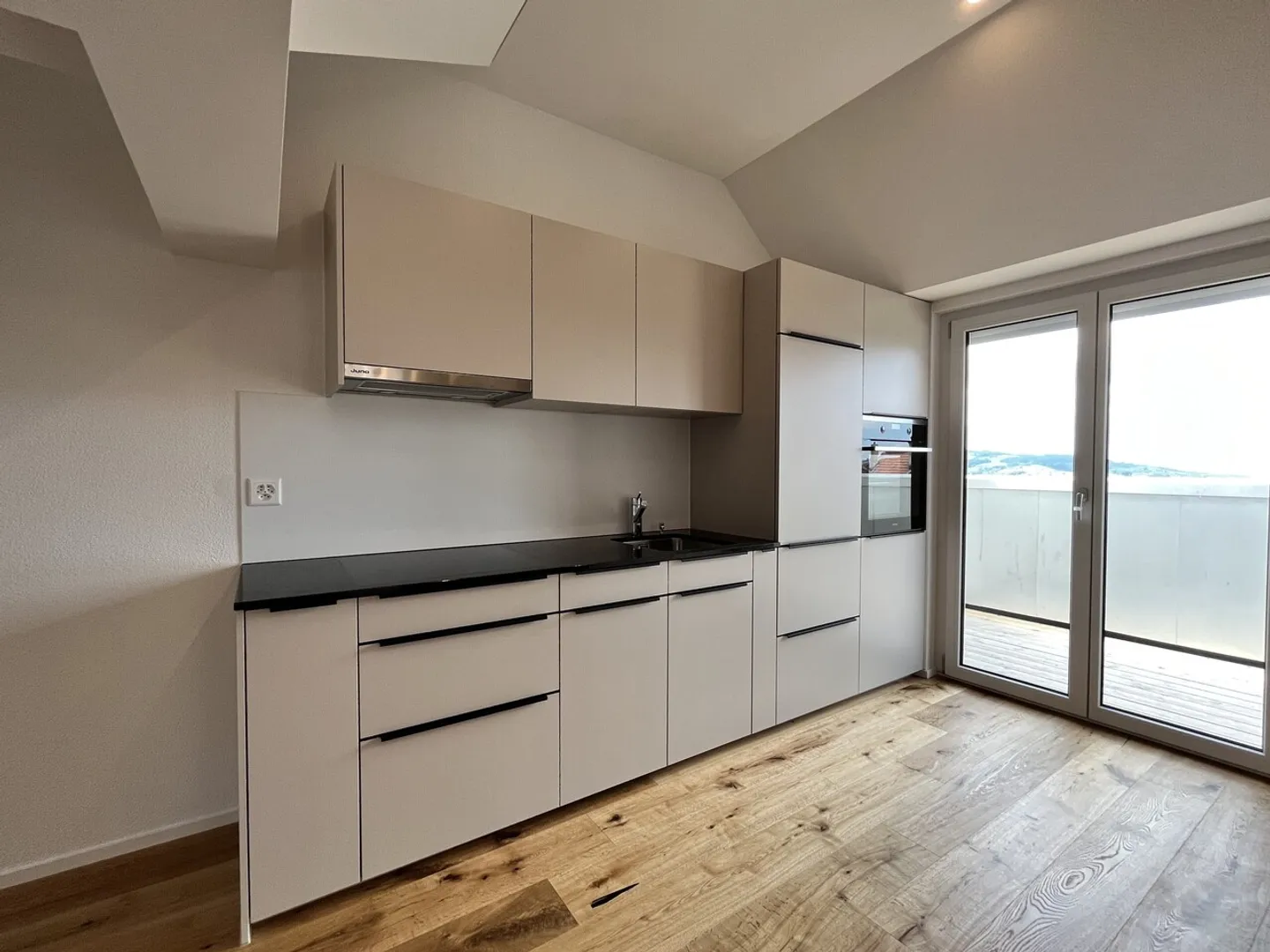 Appartement sous les combles idéal pour les célibataires - Photo 2 sur 4