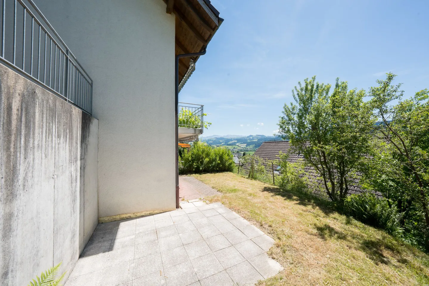 Sunny Row House with Mountain View - Photo 3 of 11