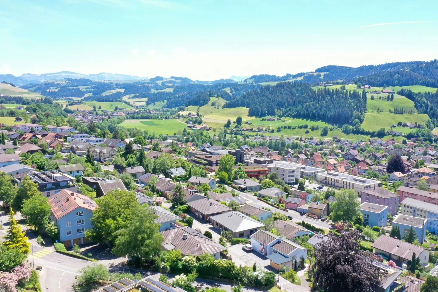 Sunny Row House with Mountain View - Photo 4 of 11