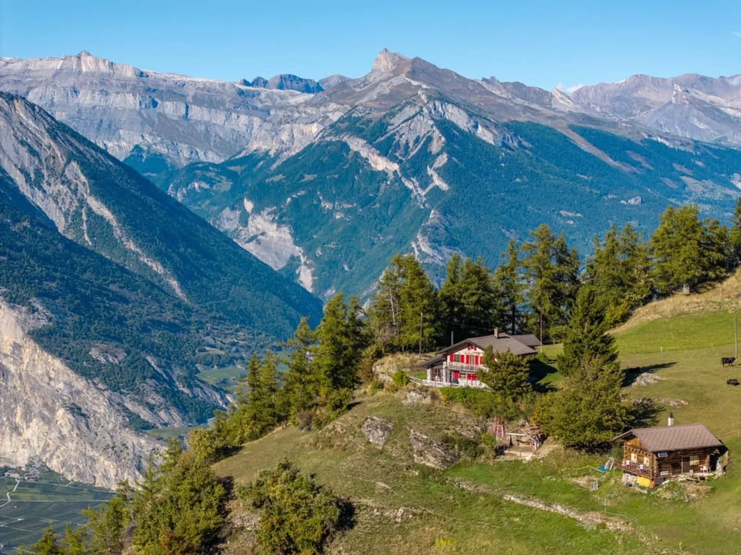 Superbo chalet in legno e pietra con una posizione eccezionale - Foto 2 di 13