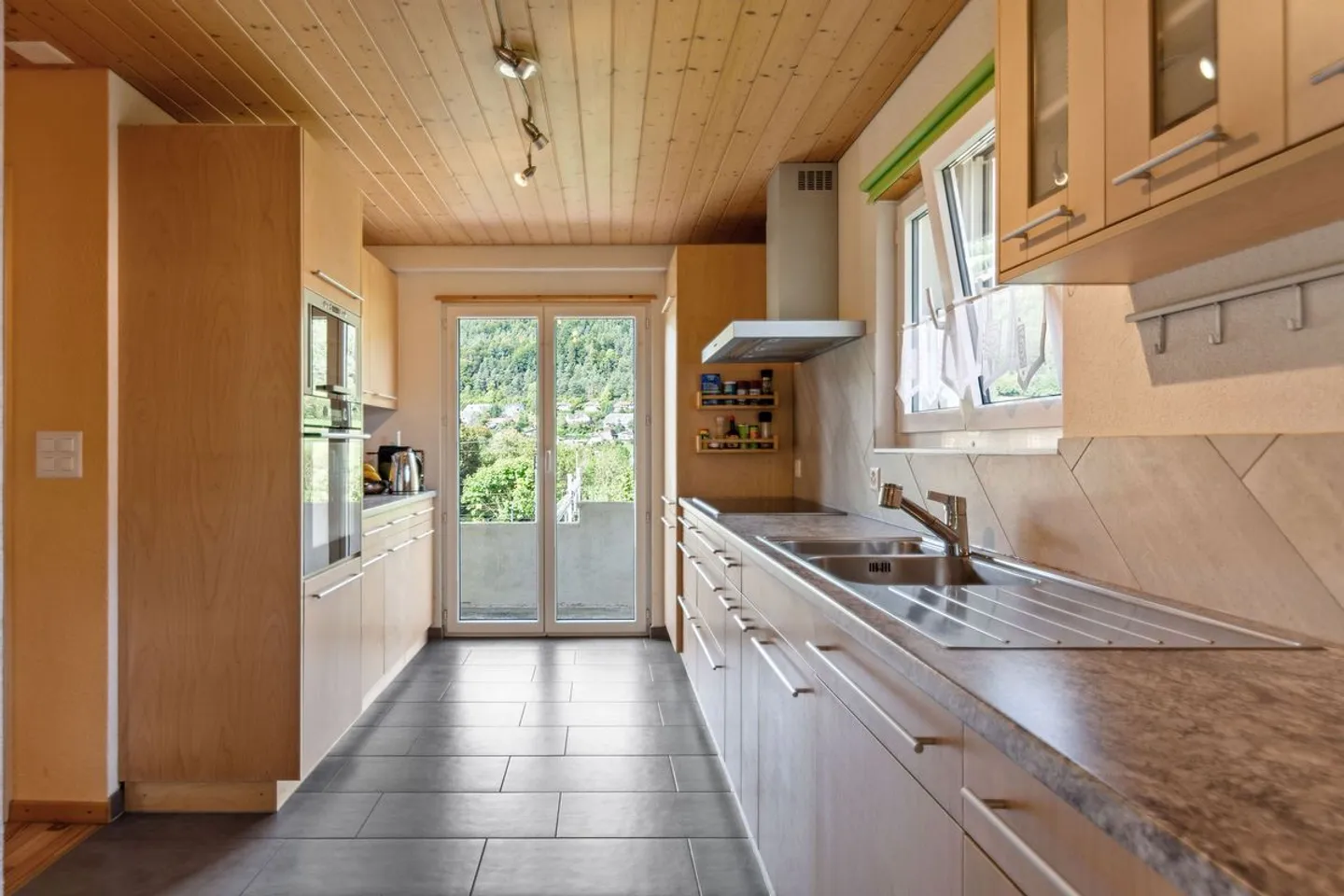 Beautiful Detached House! - Photo 5 of 13