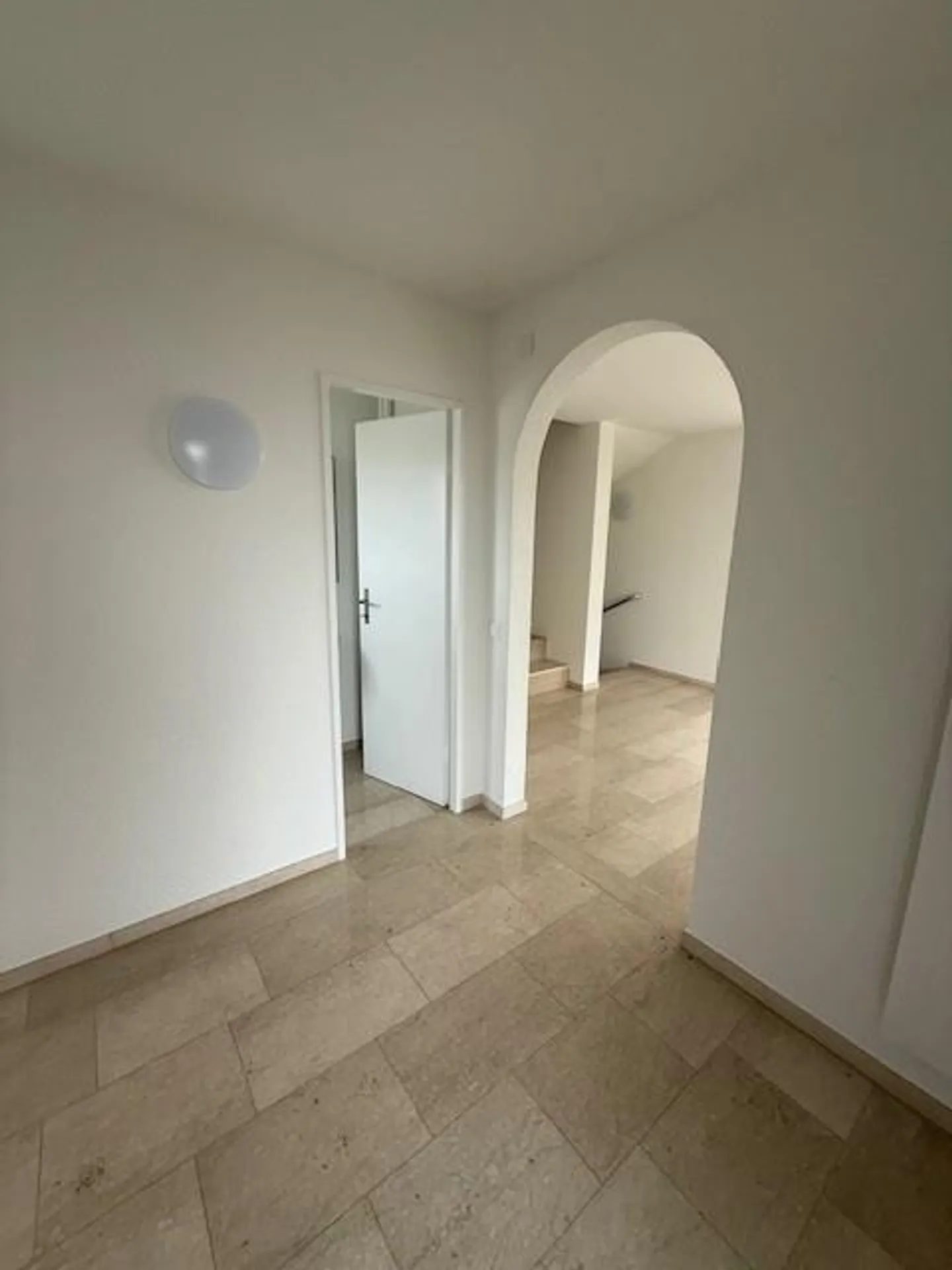 Incantevole casa bifamiliare di 4,5 stanze a Ittigen con posto auto - Foto 4 di 21