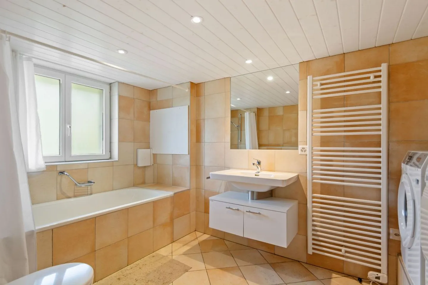 Beautiful Detached House! - Photo 7 of 13