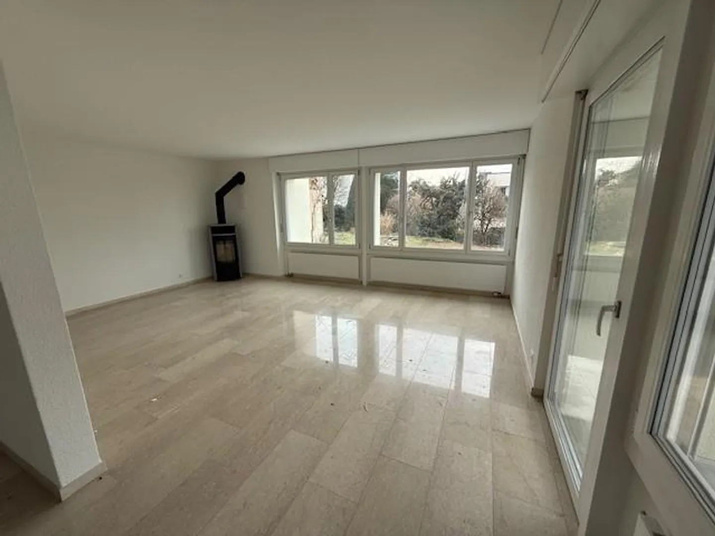 Incantevole casa bifamiliare di 4,5 stanze a Ittigen con posto auto - Foto 16 di 21