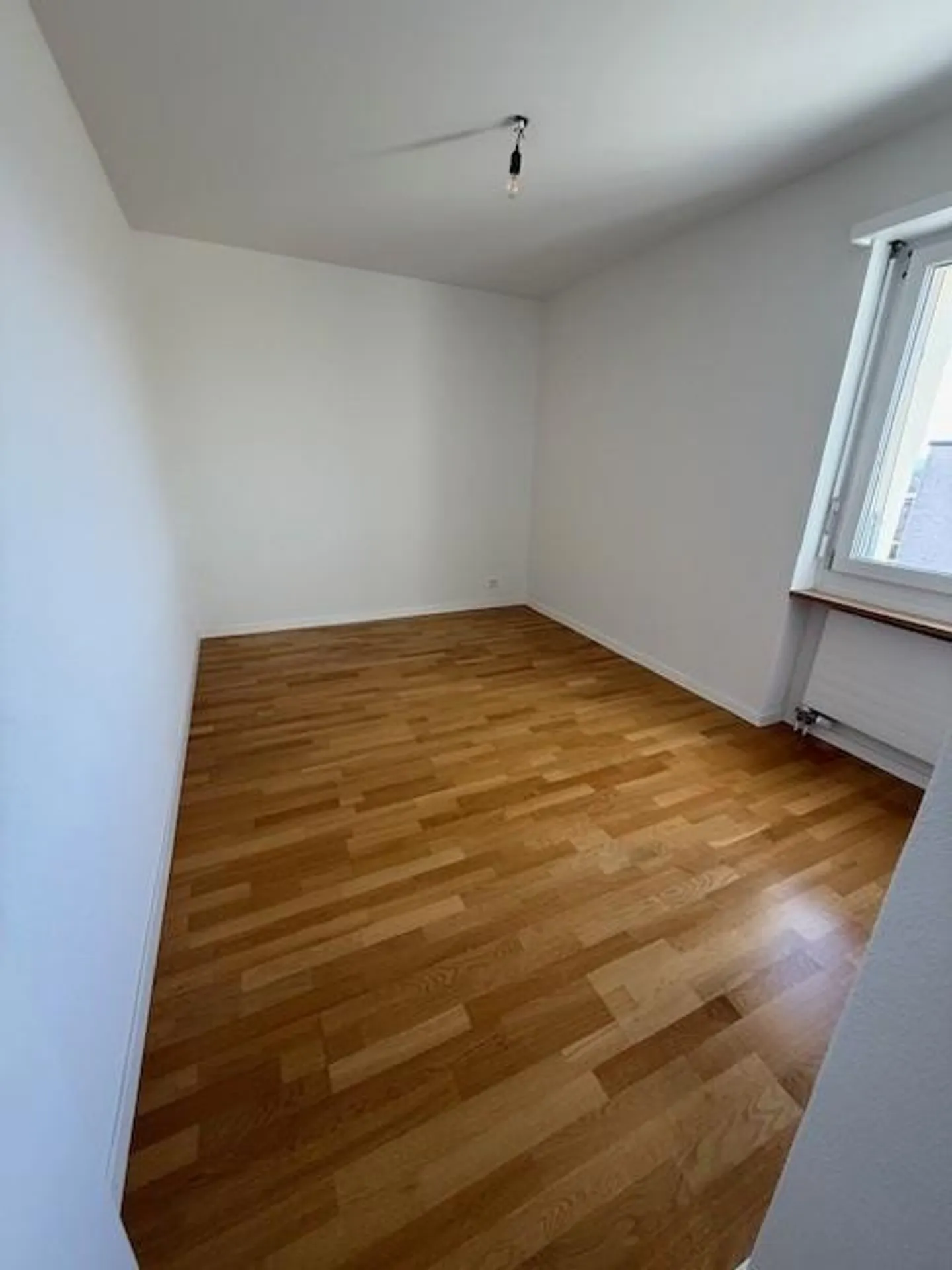 Incantevole casa bifamiliare di 4,5 stanze a Ittigen con posto auto - Foto 18 di 21