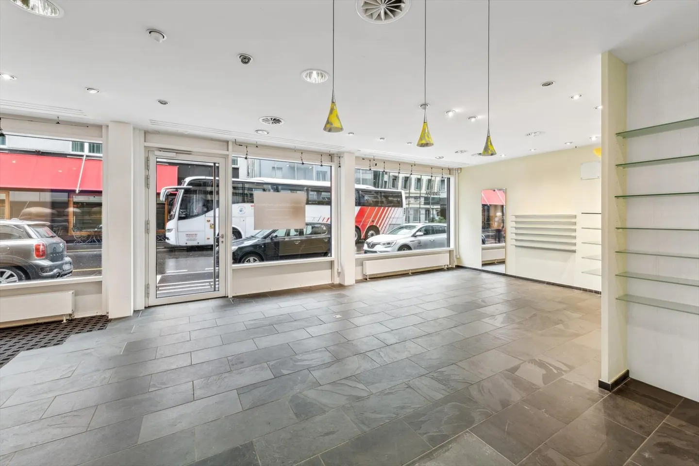 Looking for a commercial space on the ground floor in Neustadt Lucerne? Let's go! - Photo 2 of 6