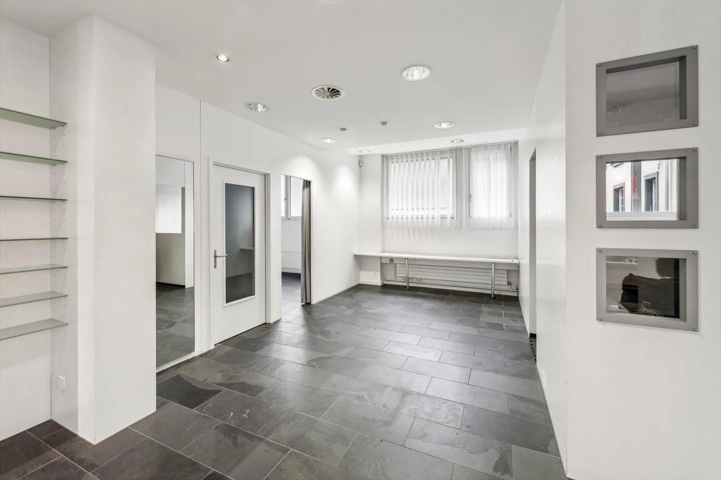 Looking for a commercial space on the ground floor in Neustadt Lucerne? Let's go! - Photo 3 of 6