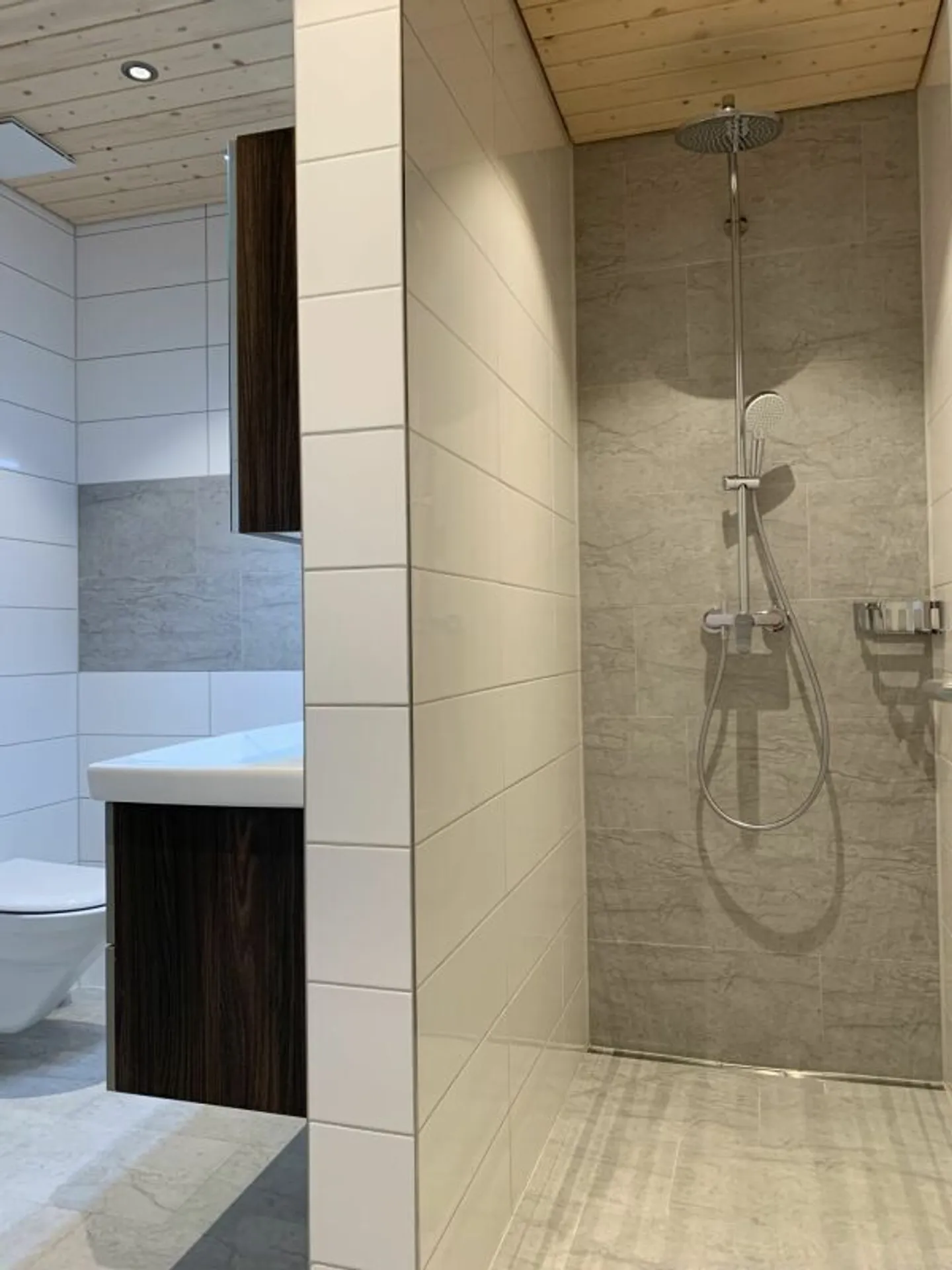 3.5-room apartment, 1st floor middle-right - Photo 6 of 10