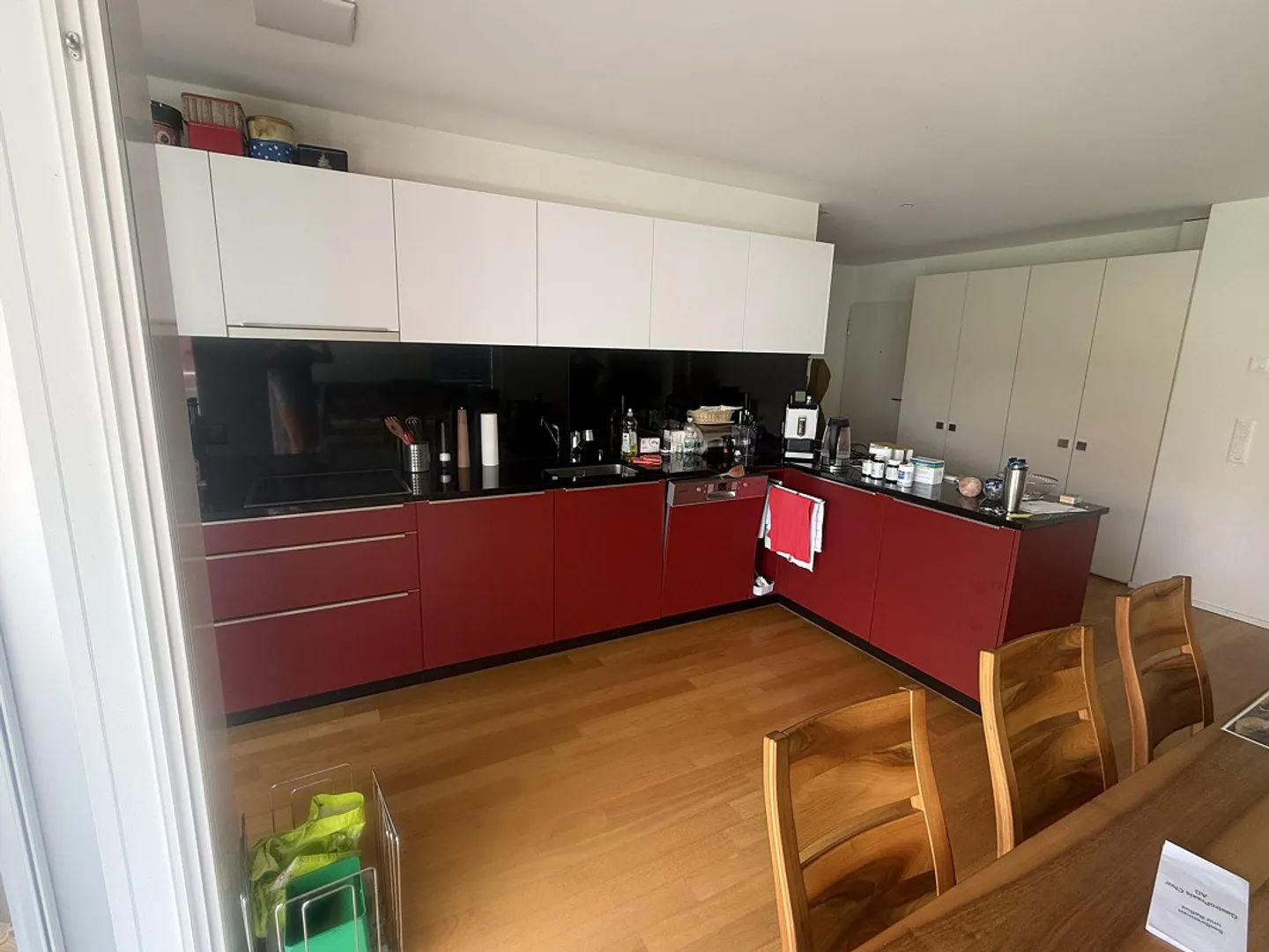 Appartement moderne de 3,5 pièces dans un emplacement central - Photo 2 sur 6