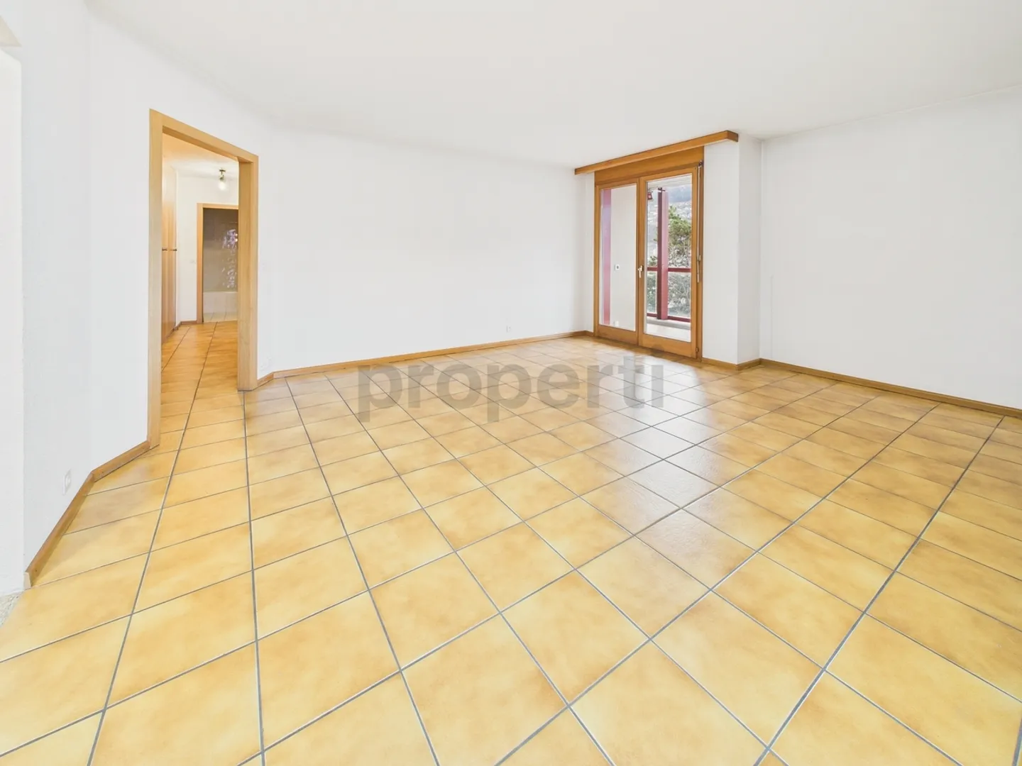 Spacious 3.5 room apartment with balcony in Sion - Photo 2 of 12
