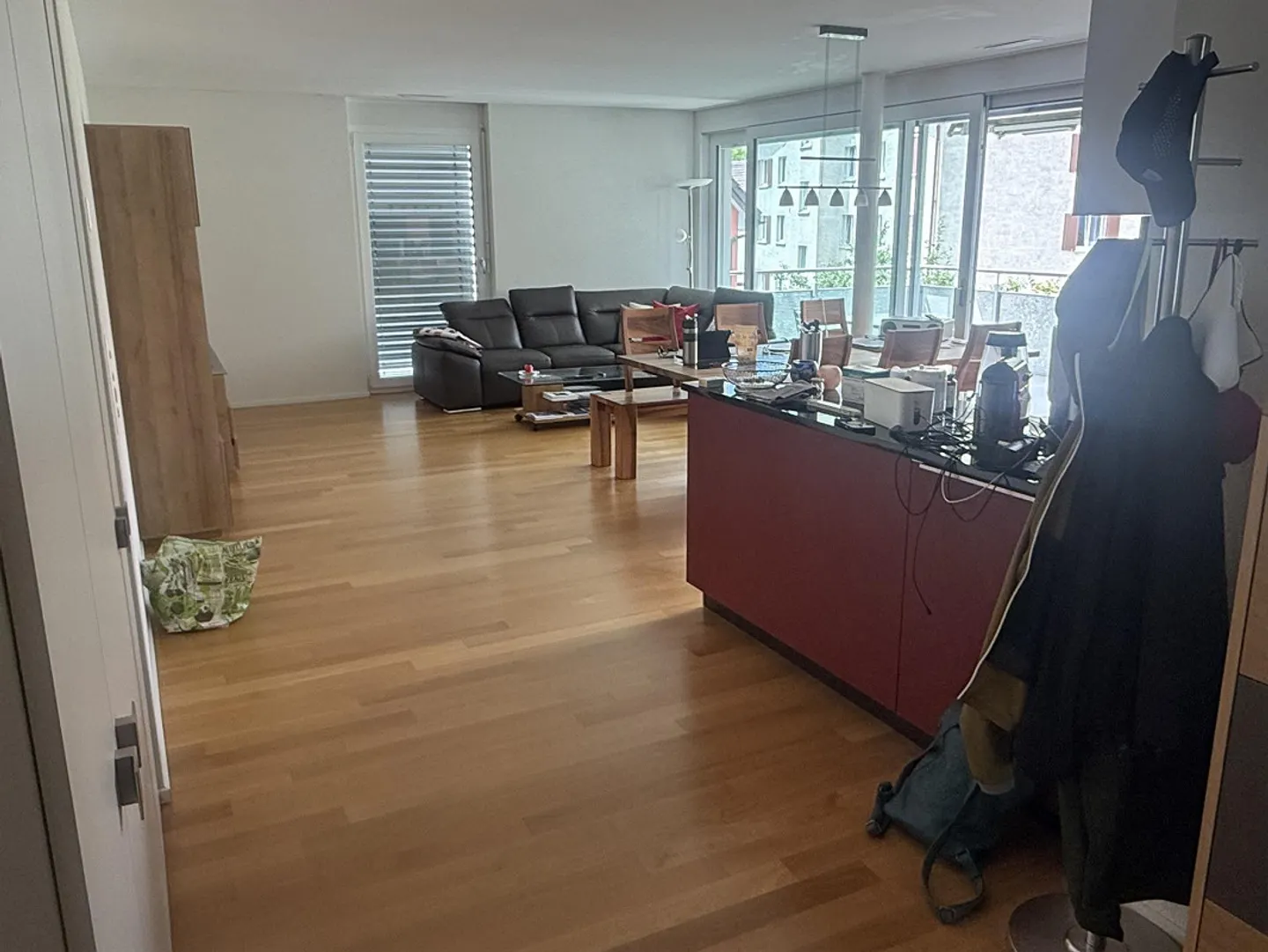 Appartement moderne de 3,5 pièces dans un emplacement central - Photo 3 sur 6