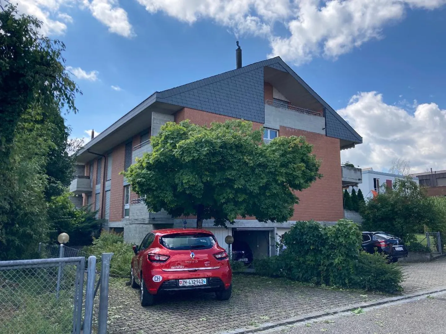 Mehrfamilienhaus in Bottmingen - Foto 1 von 6