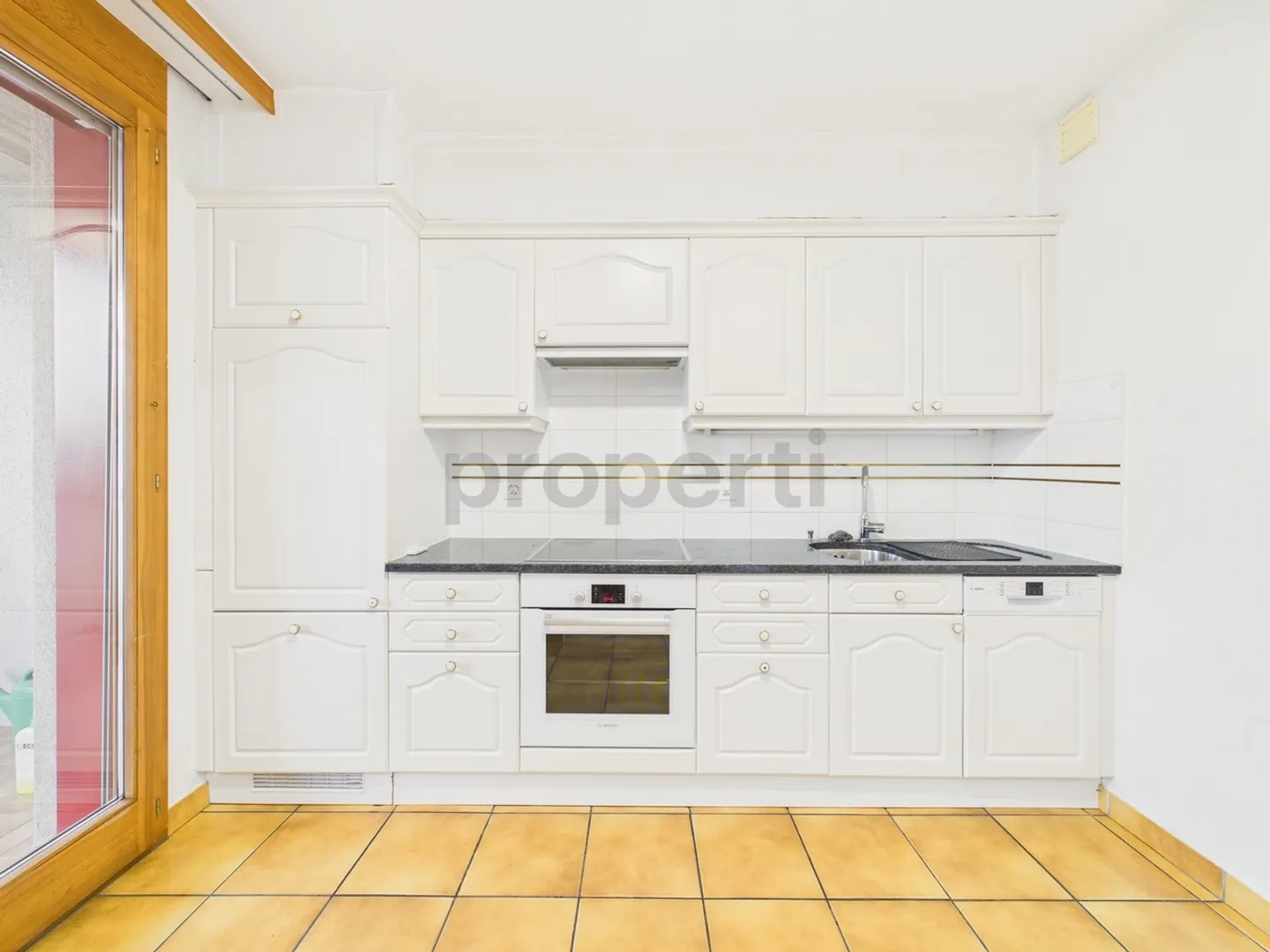 Spacious 3.5 room apartment with balcony in Sion - Photo 4 of 12