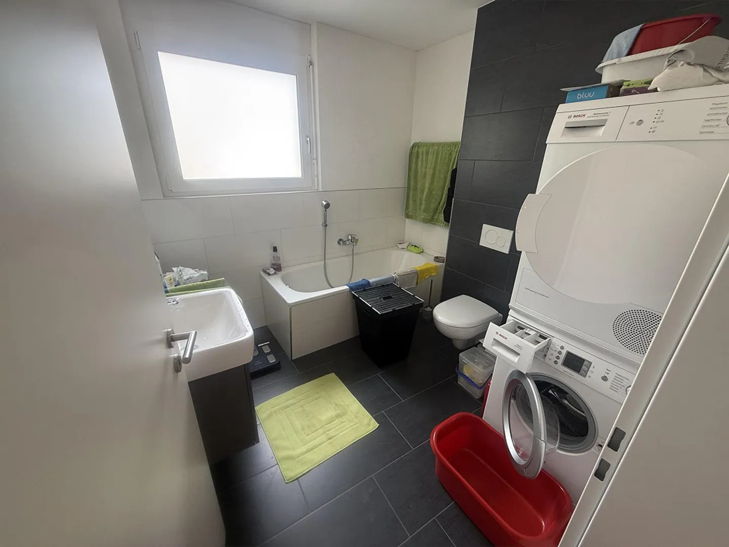 Appartement moderne de 3,5 pièces dans un emplacement central - Photo 5 sur 6