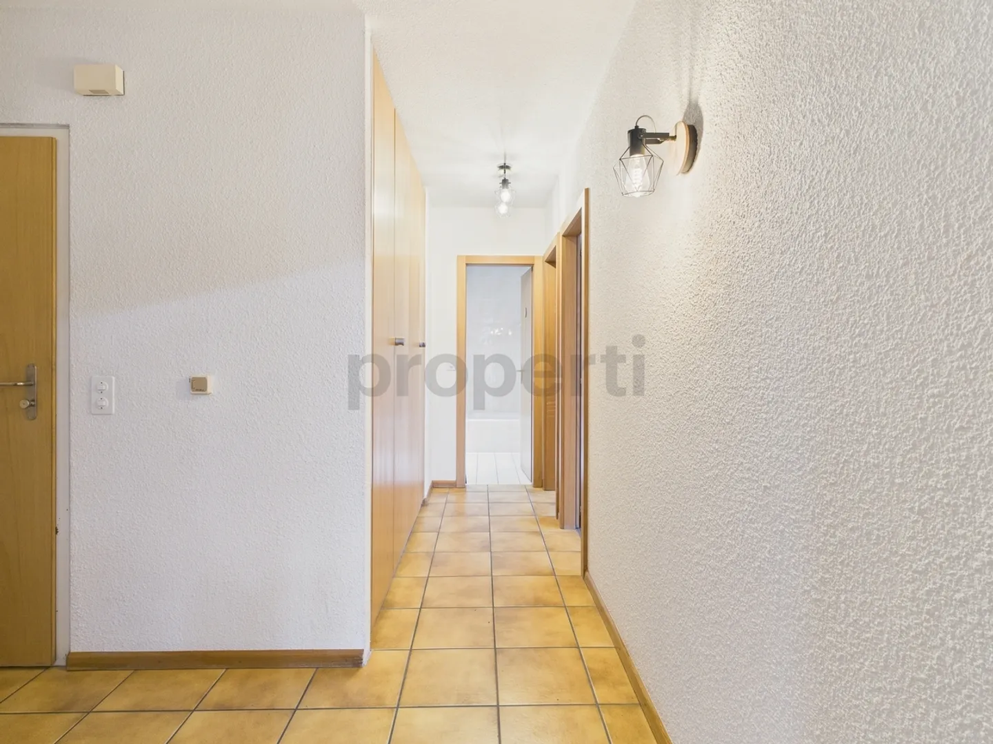 Spacious 3.5 room apartment with balcony in Sion - Photo 5 of 12