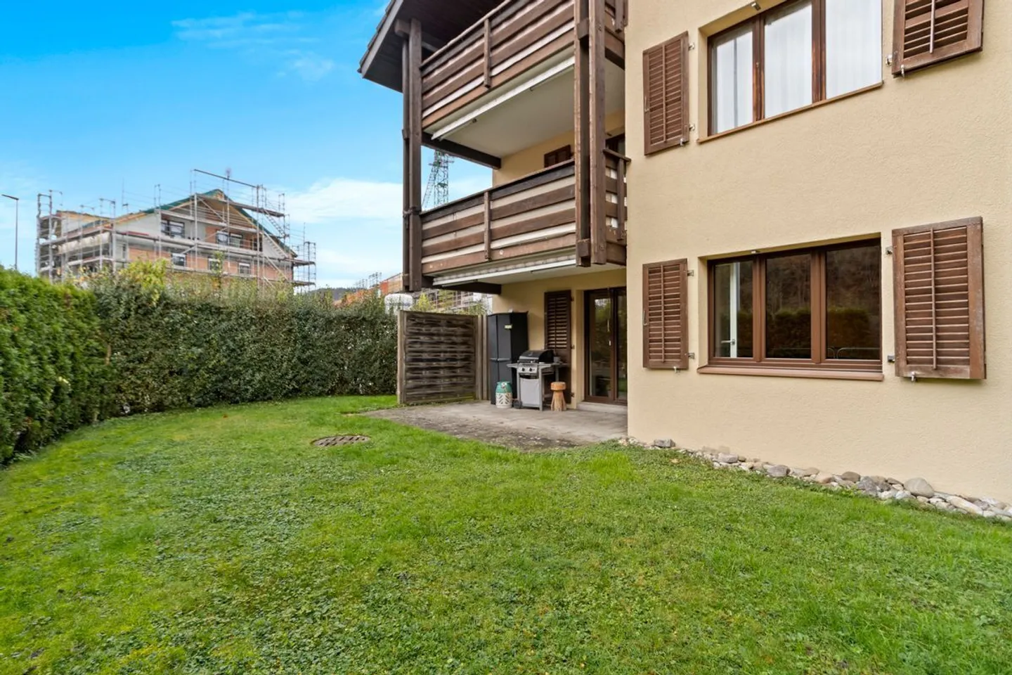 Renovated 4.5-room ground floor apartment with sunny garden - Photo 7 of 7