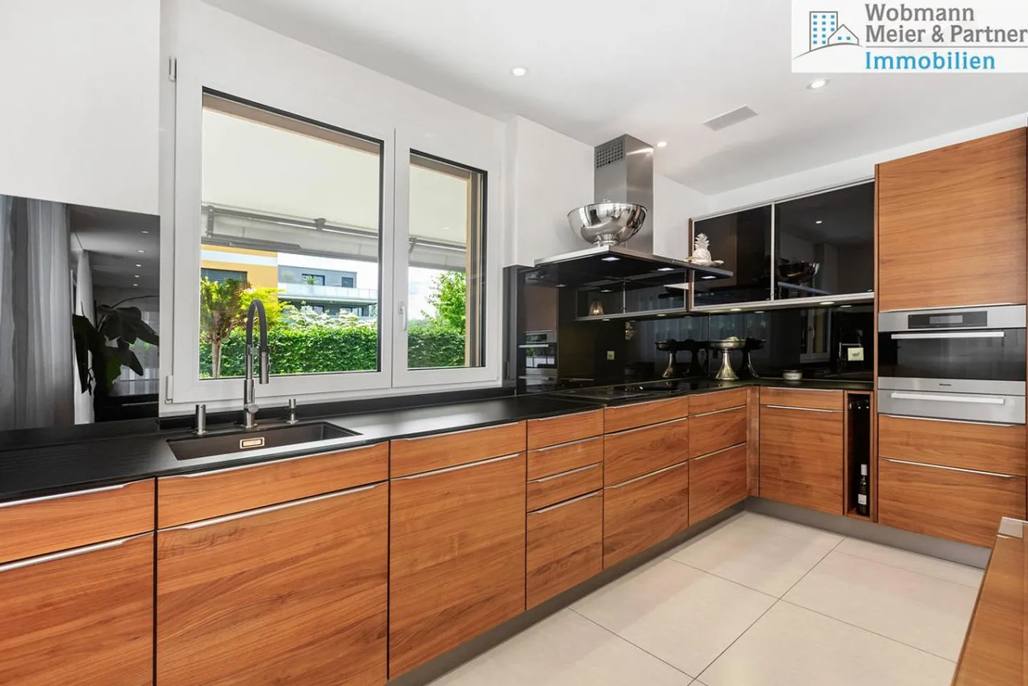 Stylish Minergie Apartment with Generous and Sunny Surrounding Balcony - Photo 4 of 7