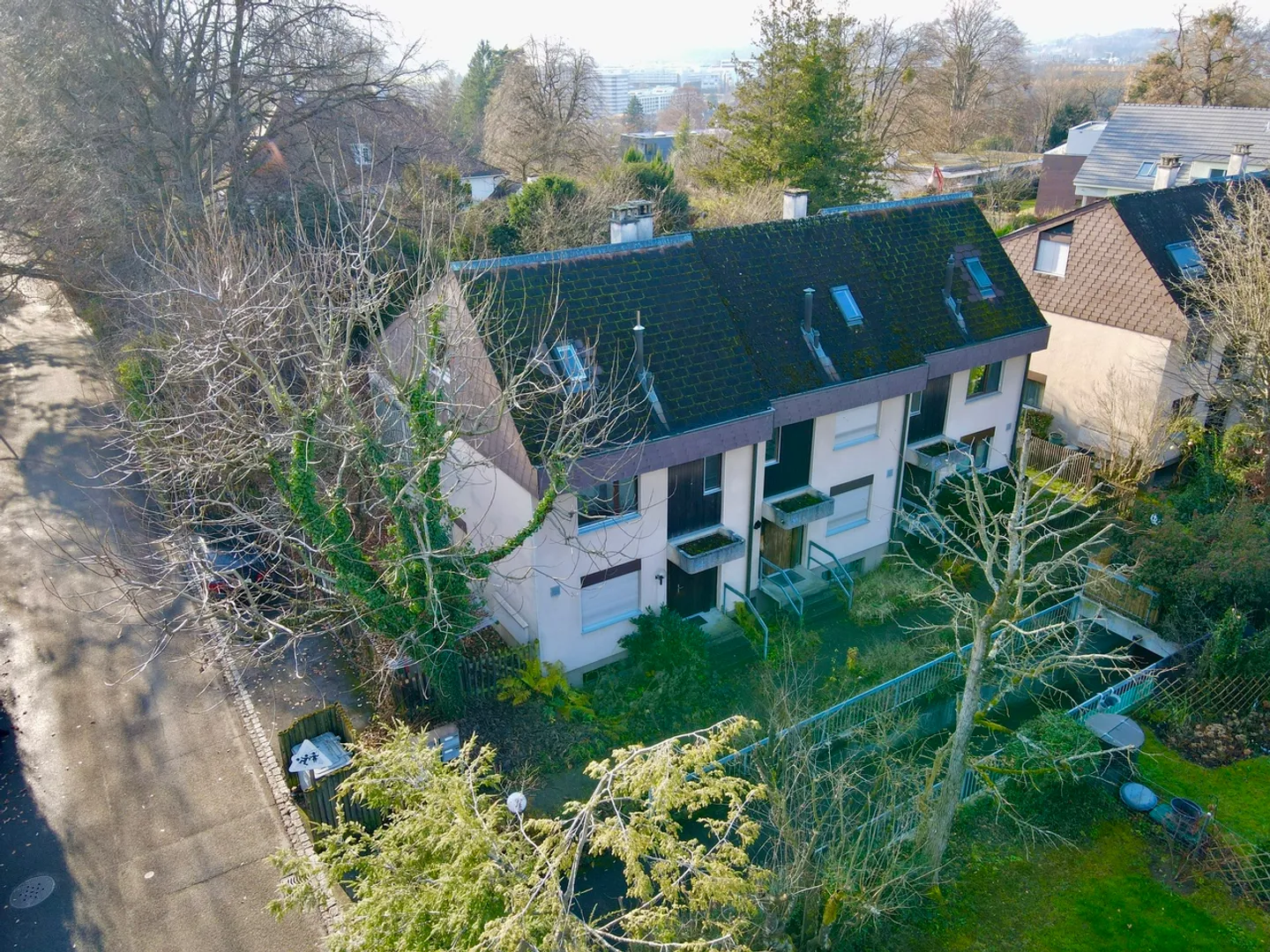 Toplage Arlesheim: Reiheneckhaus mit Cheminée und grossem Garten - Foto 1 von 14