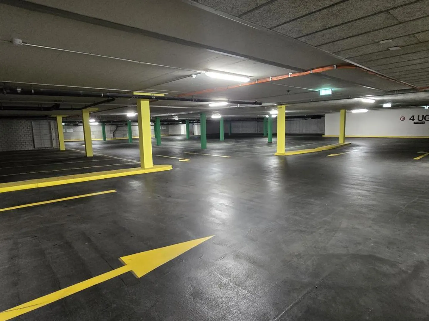 Parking spaces for rent directly at the train station - Photo 3 of 4