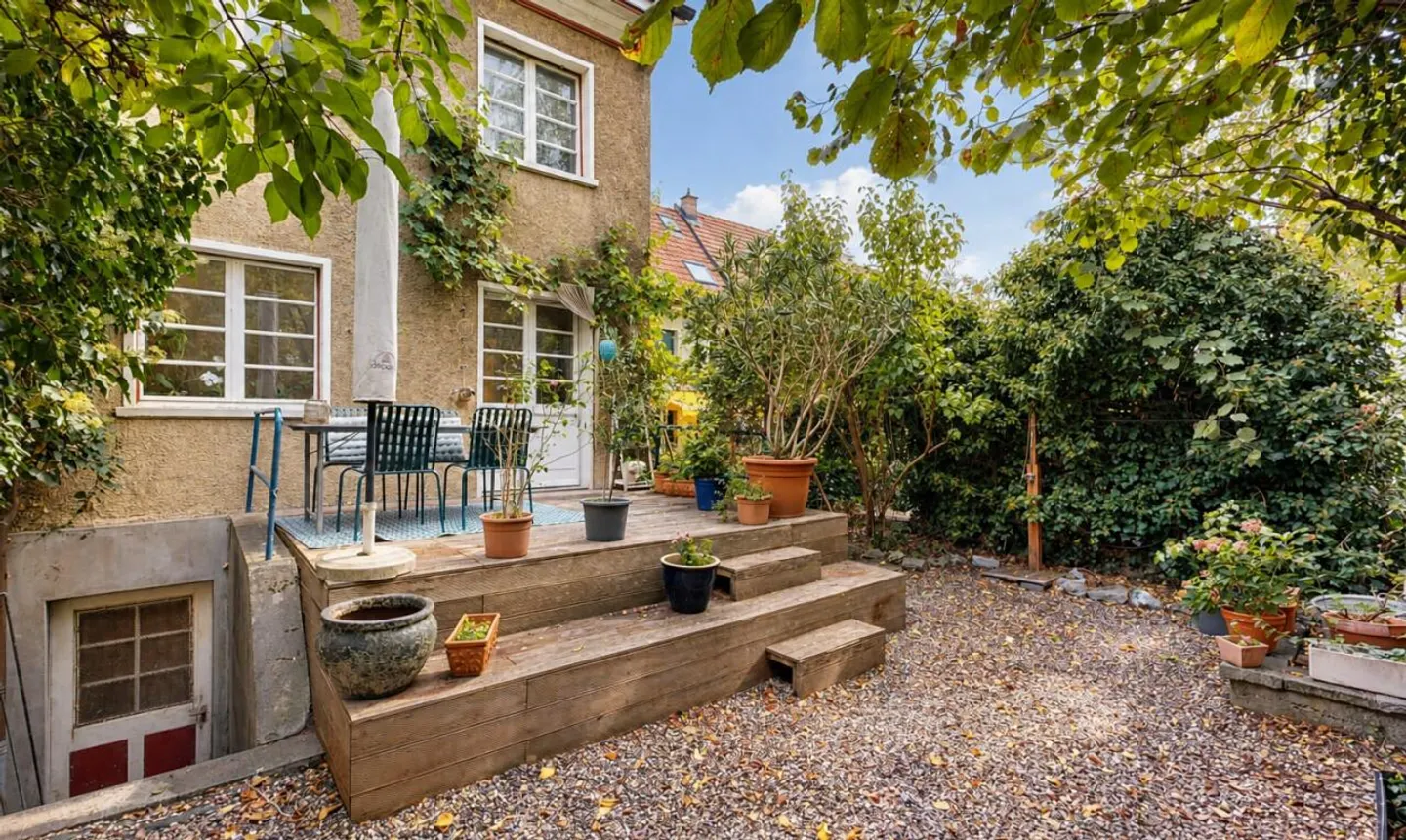 Charming Duplex Home with Garden - Photo 5 of 11
