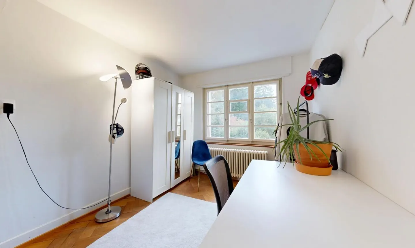 Charming Duplex Home with Garden - Photo 9 of 11