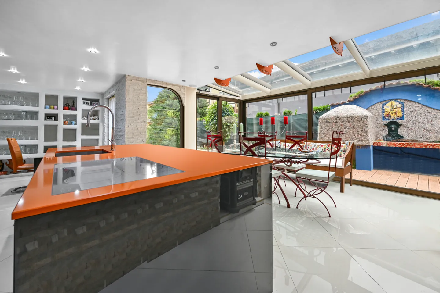 Stunning Villa with Pool - Photo 8 of 13