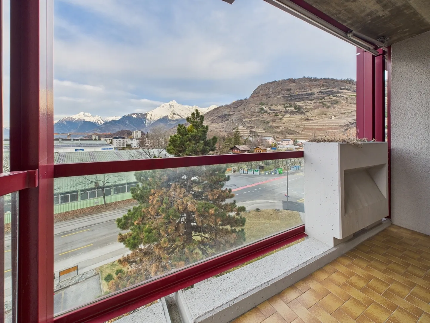 Spacious 3.5 room apartment with balcony in Sion - Photo 8 of 12