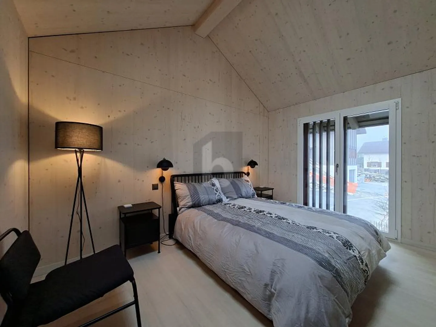 Extravagant with a Touch of Luxury - Photo 2 of 6