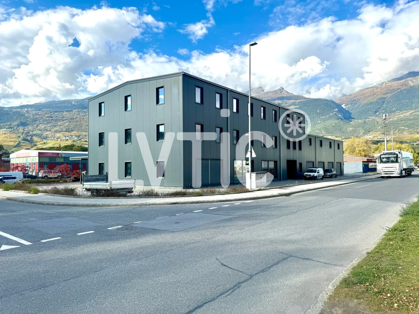 Bâtiment industriel de 1800 m2 sur parcelle de 1680 m2 à vendre Sierre - Photo 4 sur 11