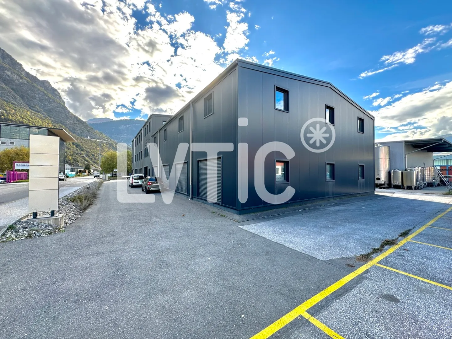 Bâtiment industriel de 1800 m2 sur parcelle de 1680 m2 à vendre Sierre - Photo 6 sur 11