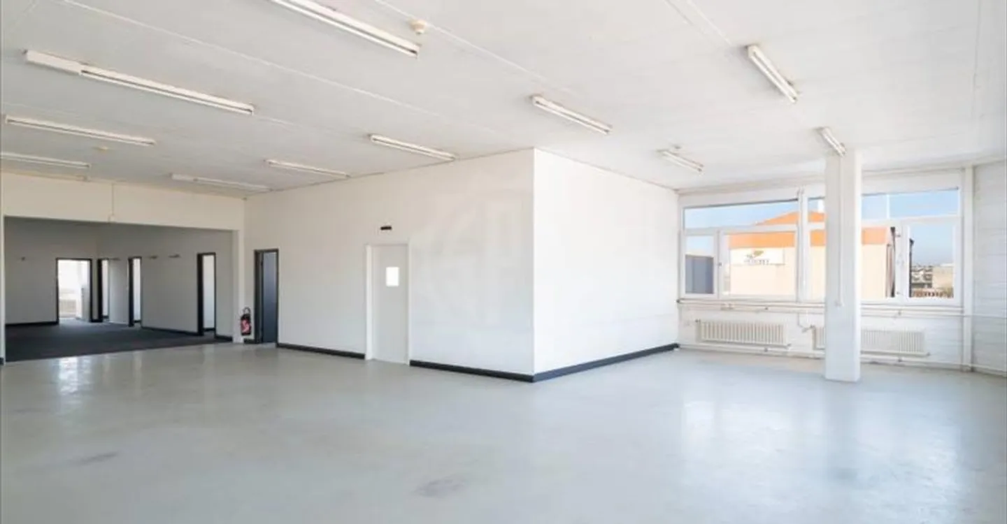 Mischgenutztes Gebäude mieten - Foto 1 von 6
