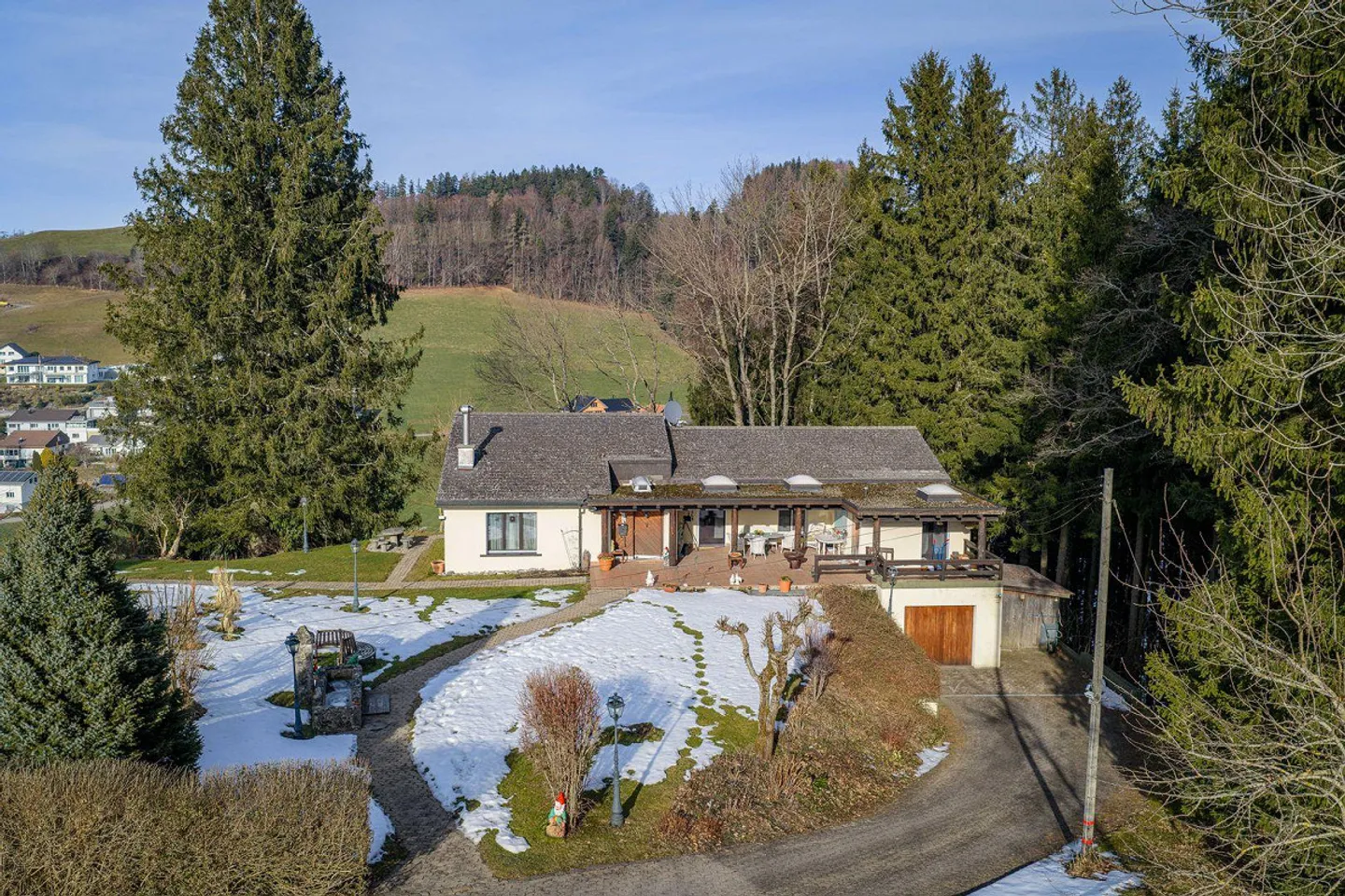 Single-family house - Photo 2 of 13