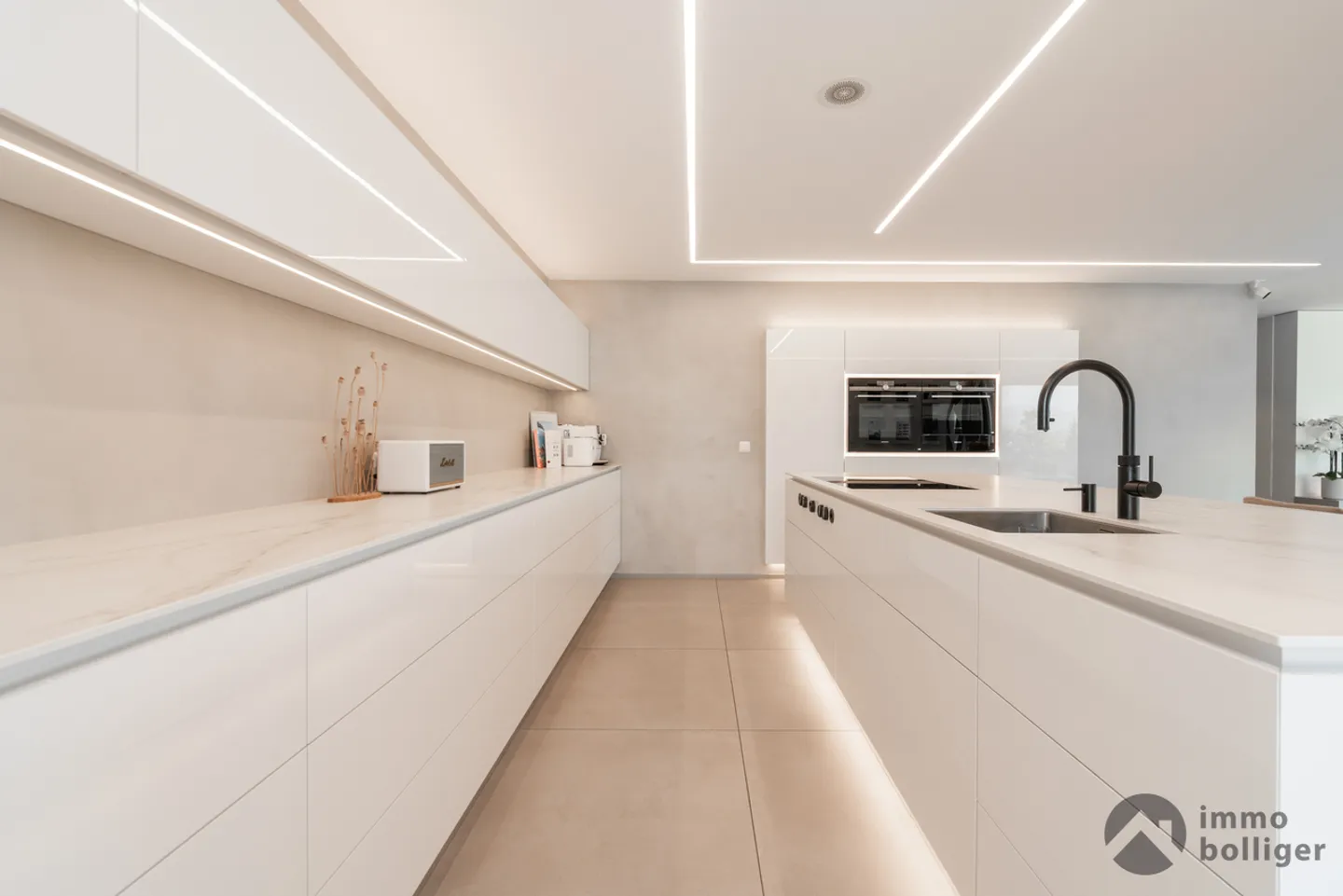 Appartement Attique Exquis avec Vue - Photo 1 sur 12