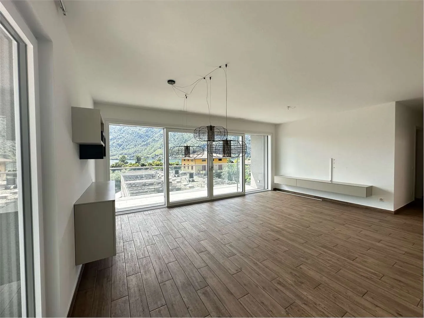 Spacious 4.5-room apartment with terrace and lake view - Photo 5 of 20