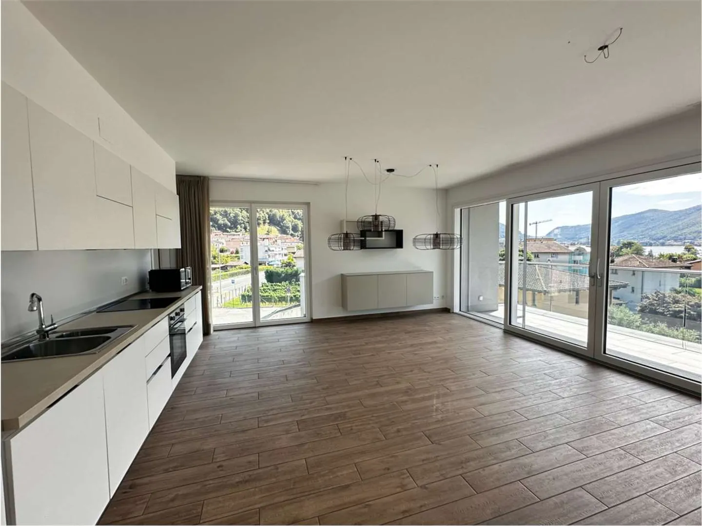 Spacious 4.5-room apartment with terrace and lake view - Photo 7 of 20