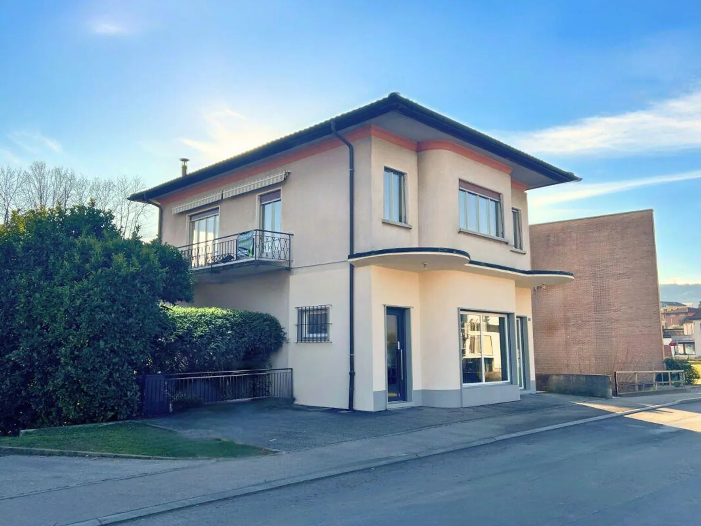 Ampia proprietà residenziale-commerciale - Foto 1 di 13