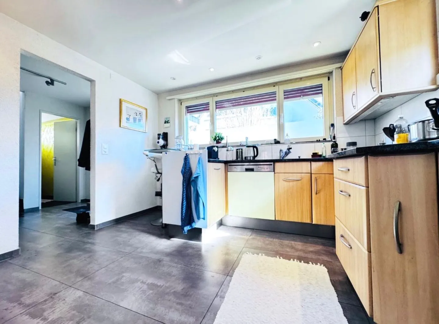 Spacious Family Home with Garden - Photo 2 of 21