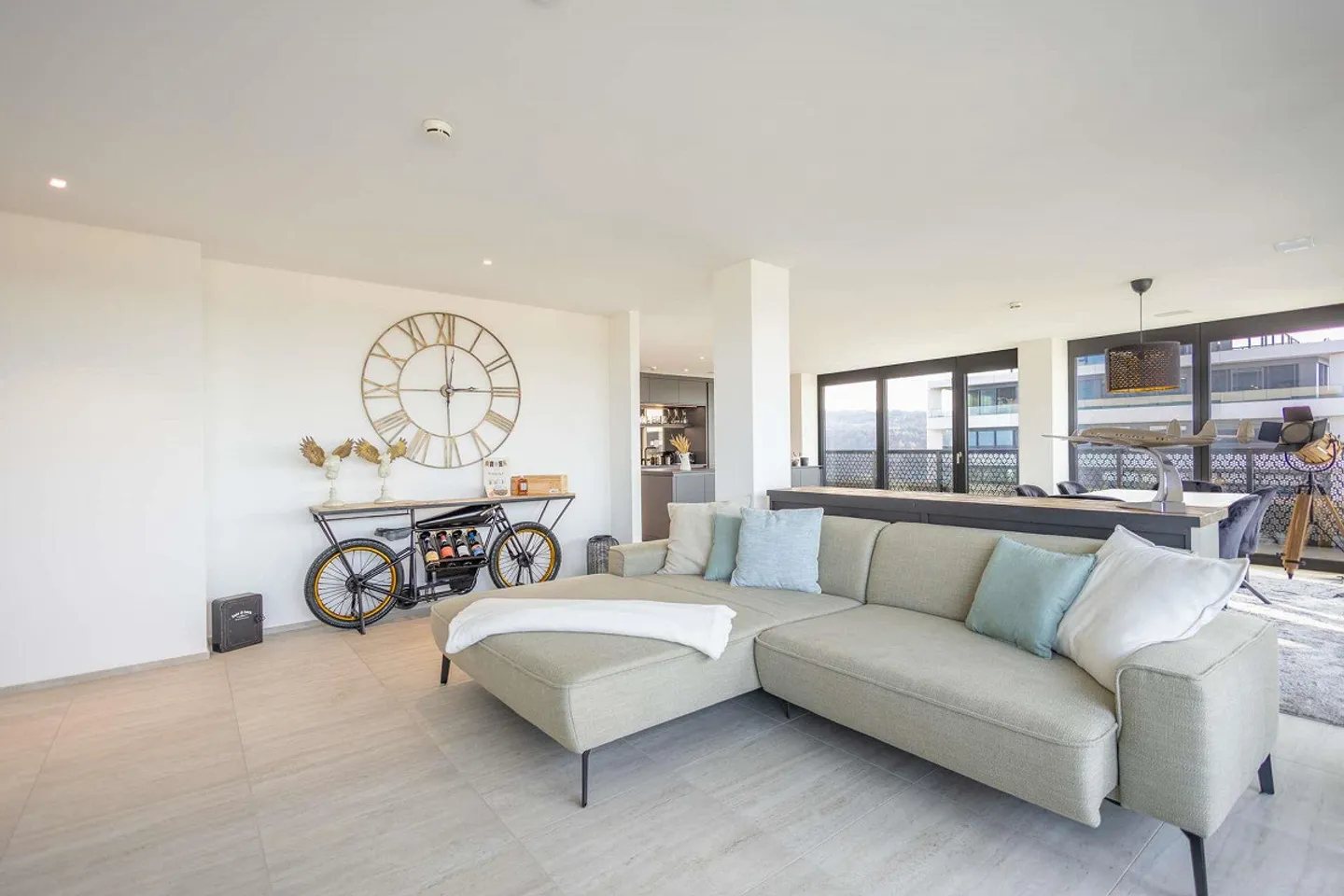 Living at 104 meters in the fourth highest apartment in Switzerland, 5.5 room apartment Dübendorf - Photo 4 of 30