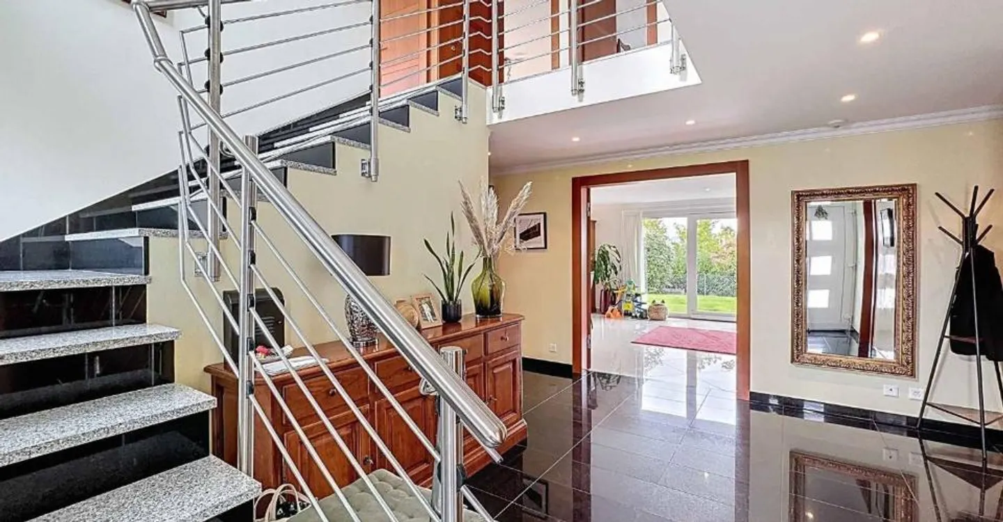 Grande Proprietà di 7.5 stanze - Foto 2 di 5
