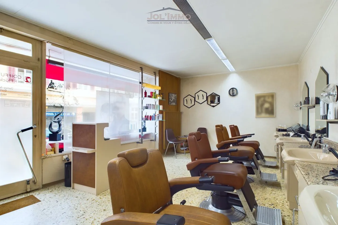 Magnifique et grand immeuble avec un local commercial - Photo 8 sur 9