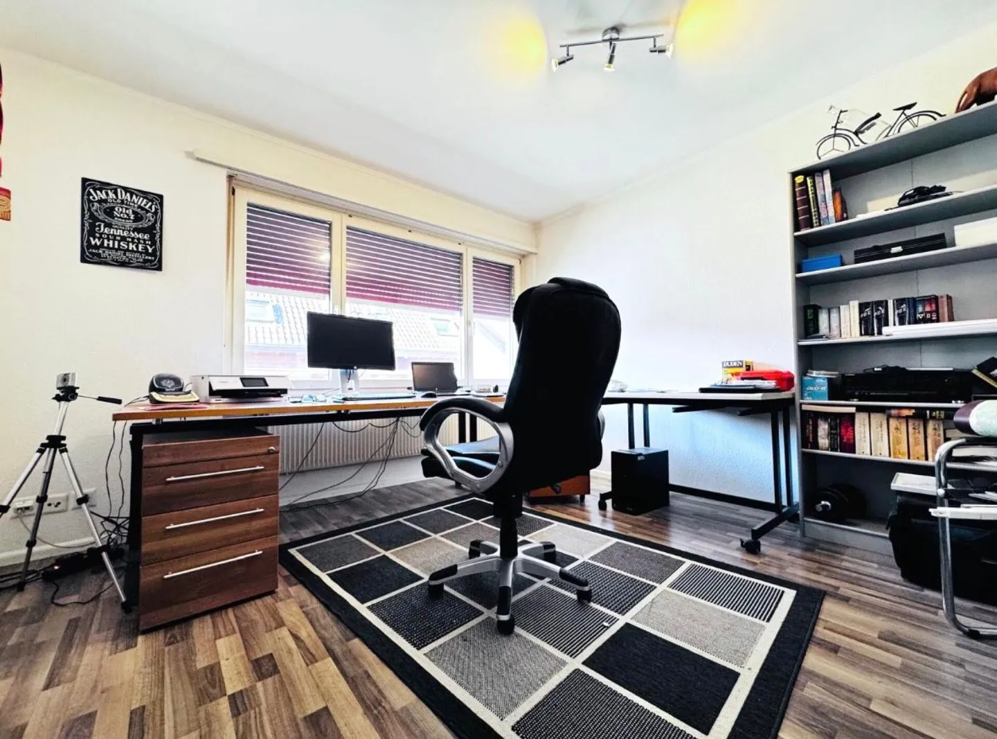 Spacious Family Home with Garden - Photo 6 of 21