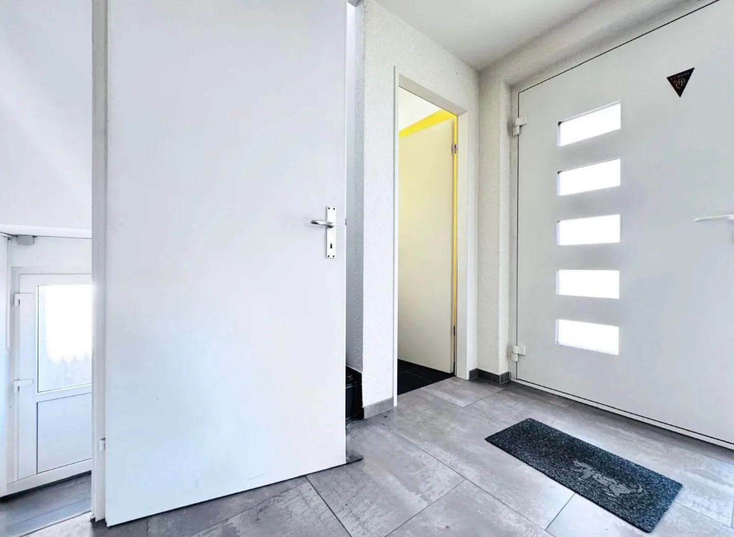 Spacious Family Home with Garden - Photo 7 of 21