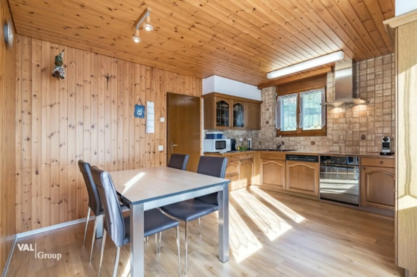 Une maison charmante avec vue - Maison individuelle à louer à Staldenried - Photo 4 sur 17