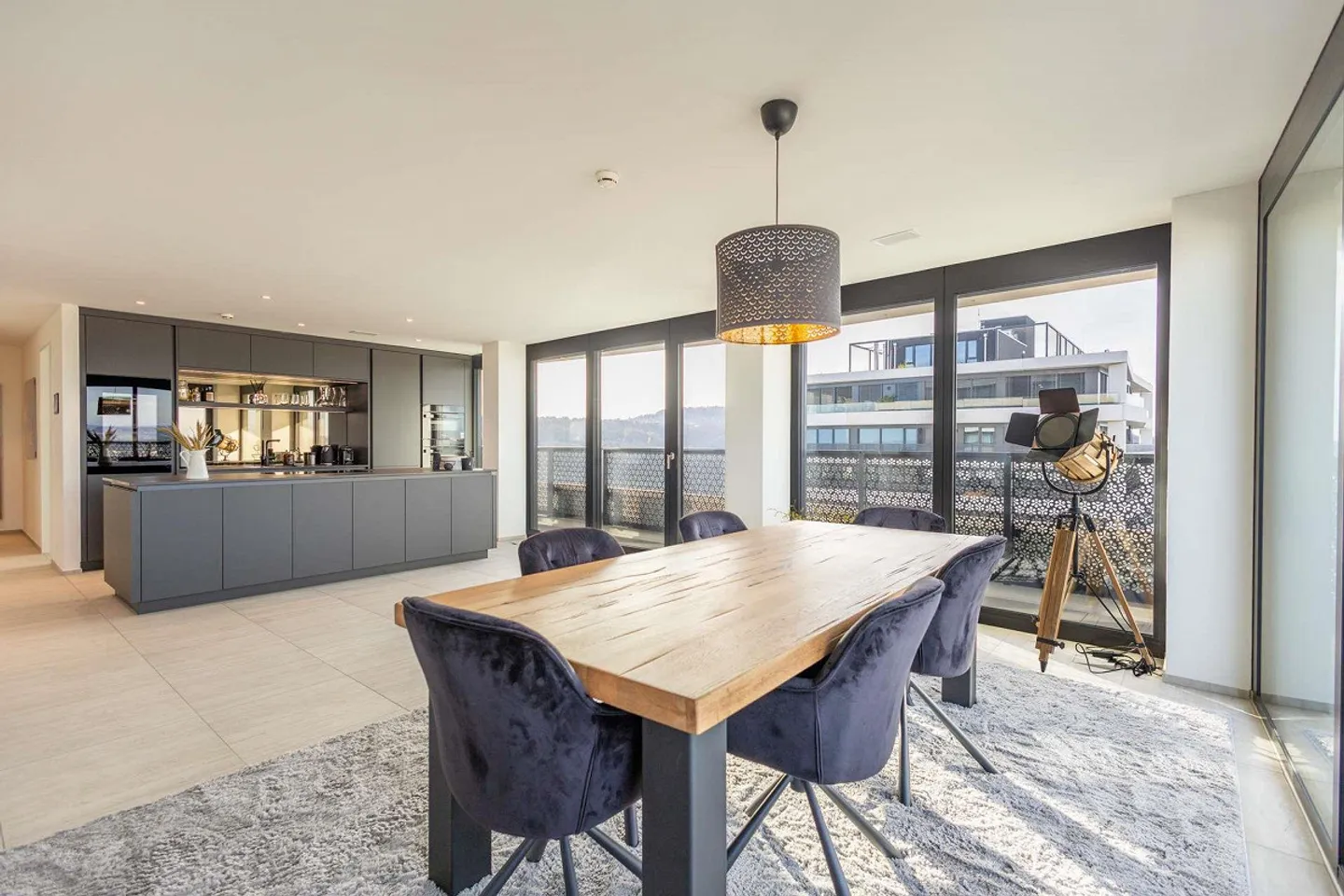 Living at 104 meters in the fourth highest apartment in Switzerland, 5.5 room apartment Dübendorf - Photo 6 of 30