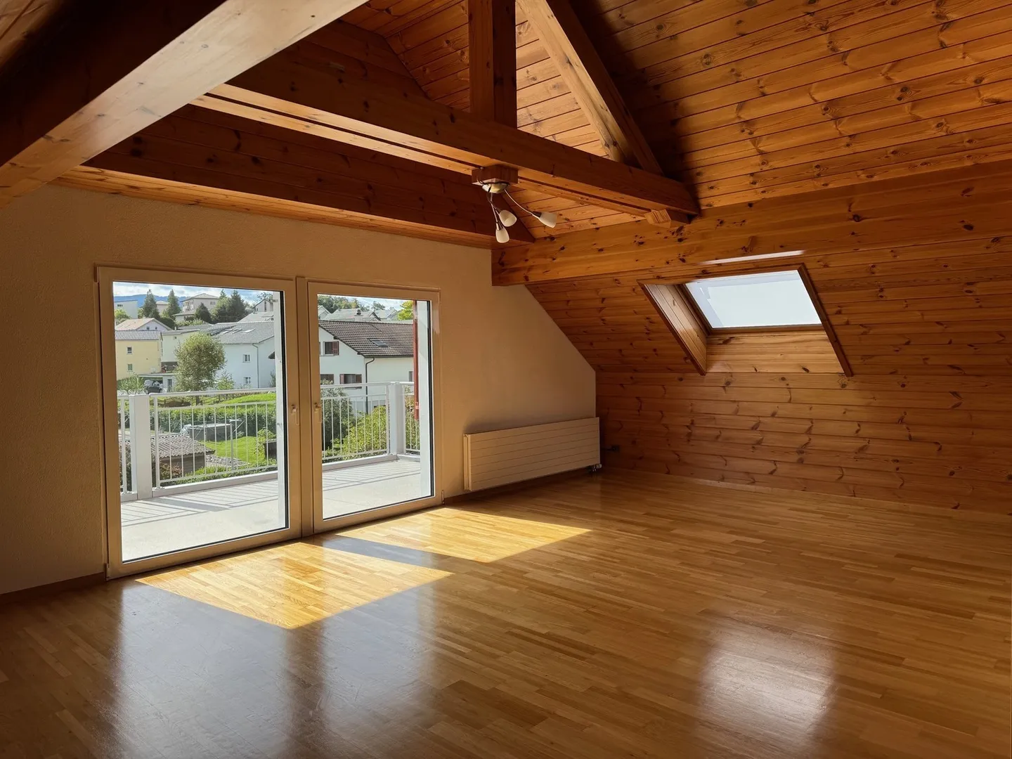 Appartement sous les combles lumineux - Photo 2 sur 9