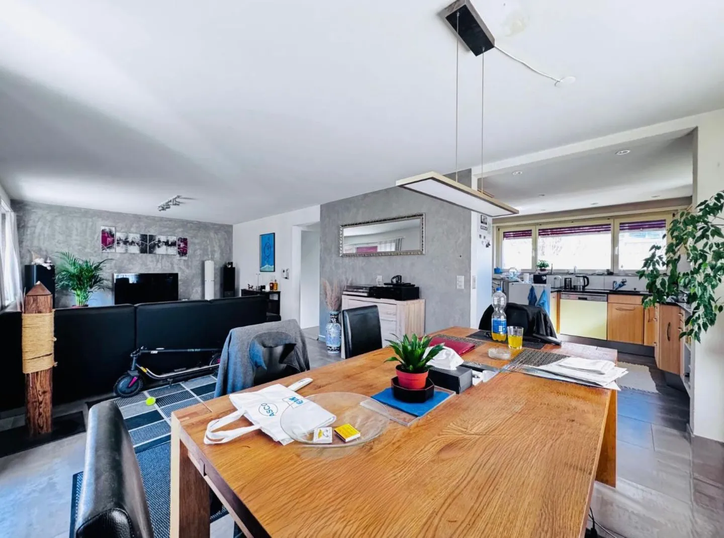 Spacious Family Home with Garden - Photo 8 of 21