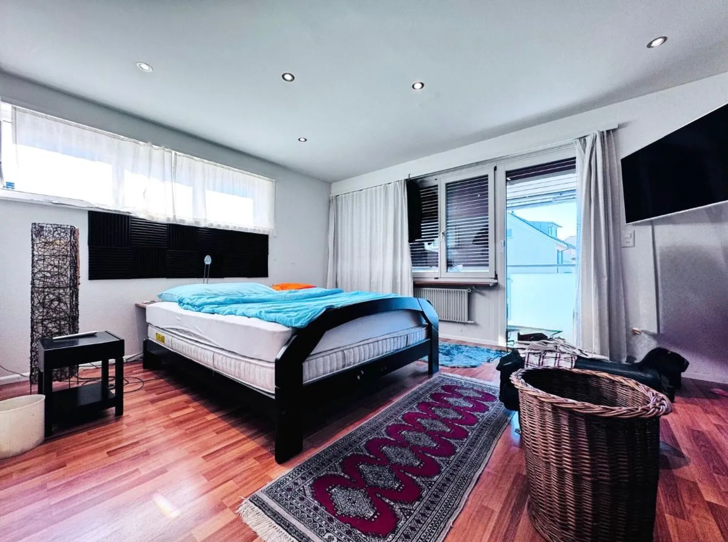 Spacious Family Home with Garden - Photo 13 of 21