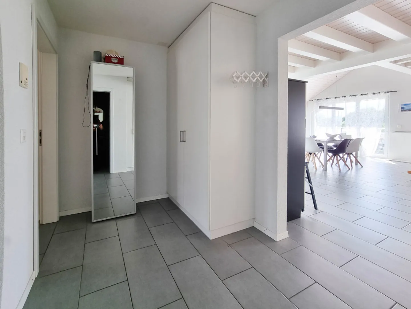 Helles Duplex-Apartment mit Balkon in einer privilegierten Wohngegend - Foto 2 von 9