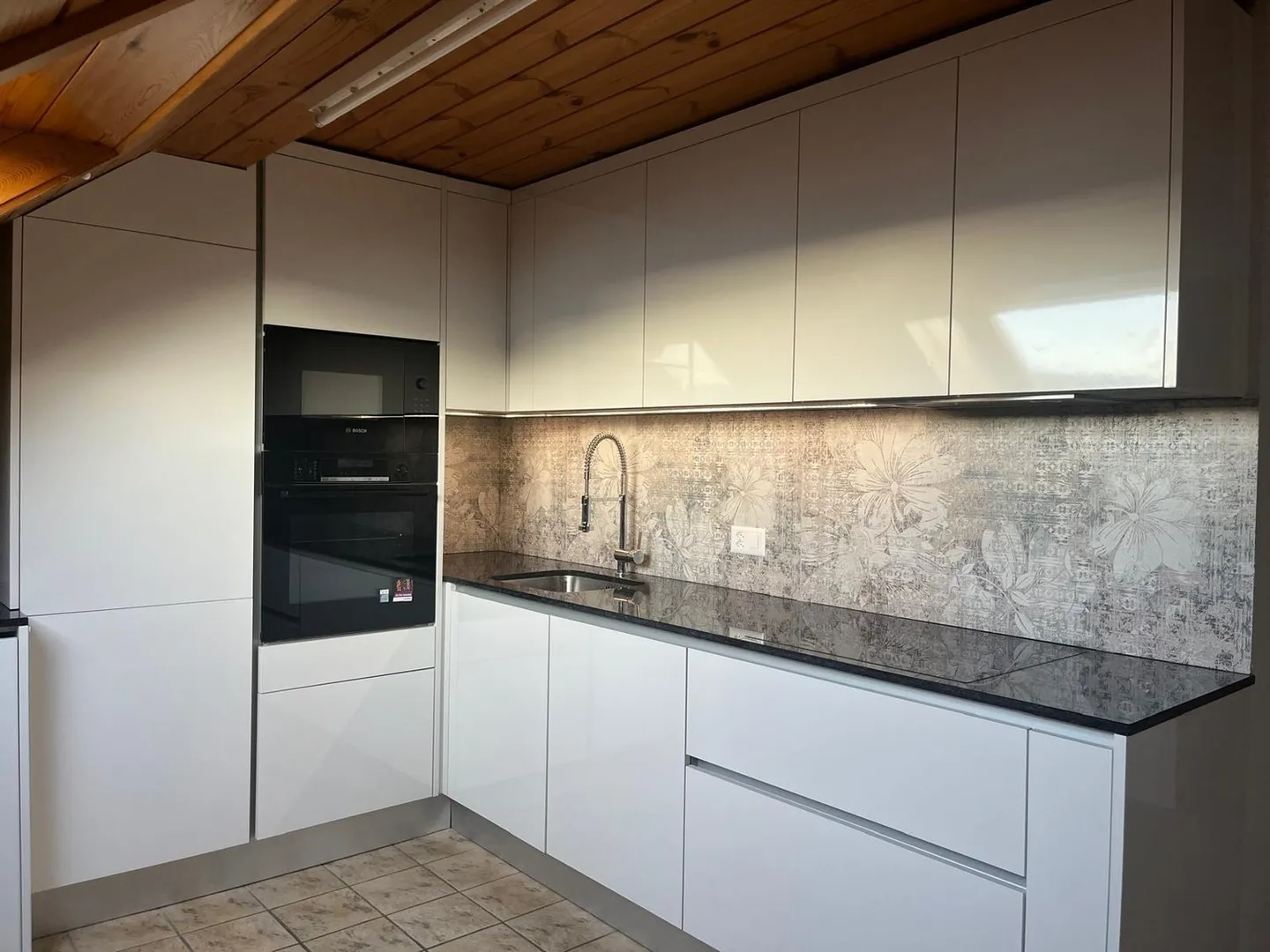 Appartement sous les combles lumineux - Photo 3 sur 9